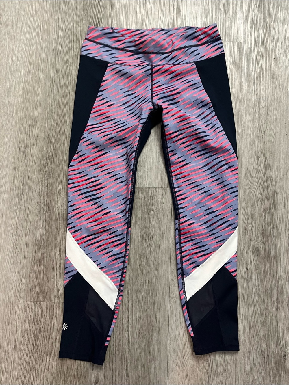 🔥353–Athleta Pink, Purple & Black Patterned Leggings